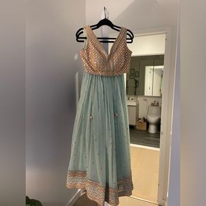 Pernia’s pop up lehenga medium